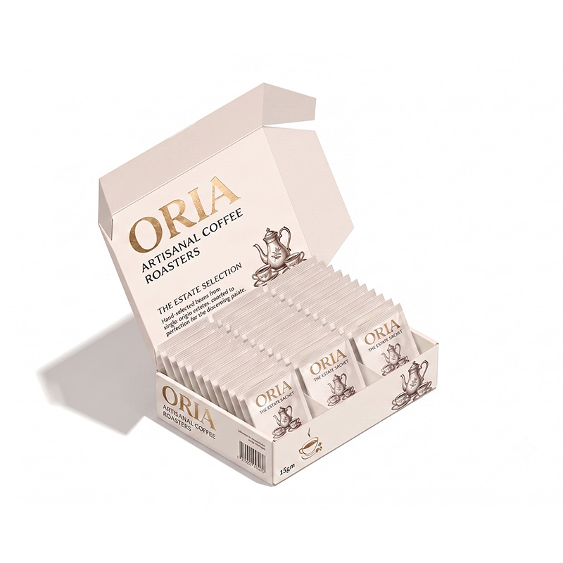 Abra a caixa de mailer de café minimalista mostrando saquetas de café personalizadas perfeitamente organizadas.