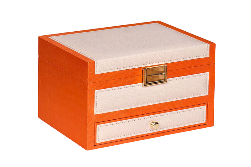 Vista en ángulo de la caja de reloj de cuero para hombre de doble nivel premium por Brothersbox