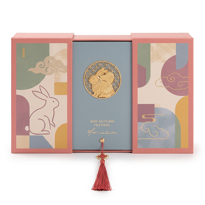 Vista frontal da caixa mooncake de porta dupla personalizada com emblema de coelho de metal oco cortado em 3D