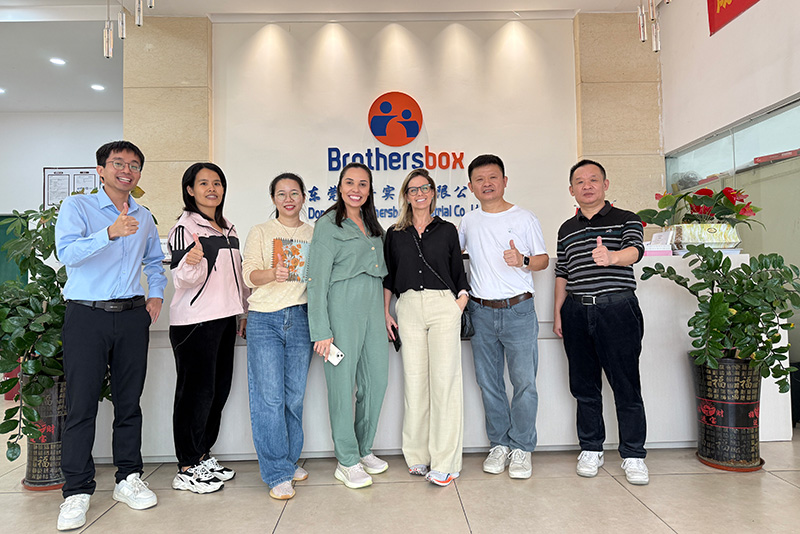 The Canadian client and Brothersbox met at the factory.
