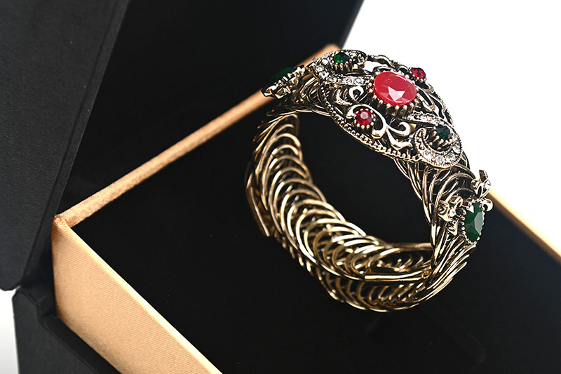 the details of leather ring box