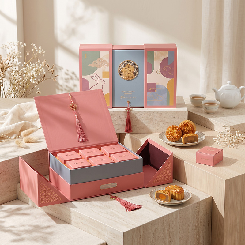 Exibição de estilo de vida de caixas mooncake de porta dupla com tradicionais mooncakes assados e conjunto de chá