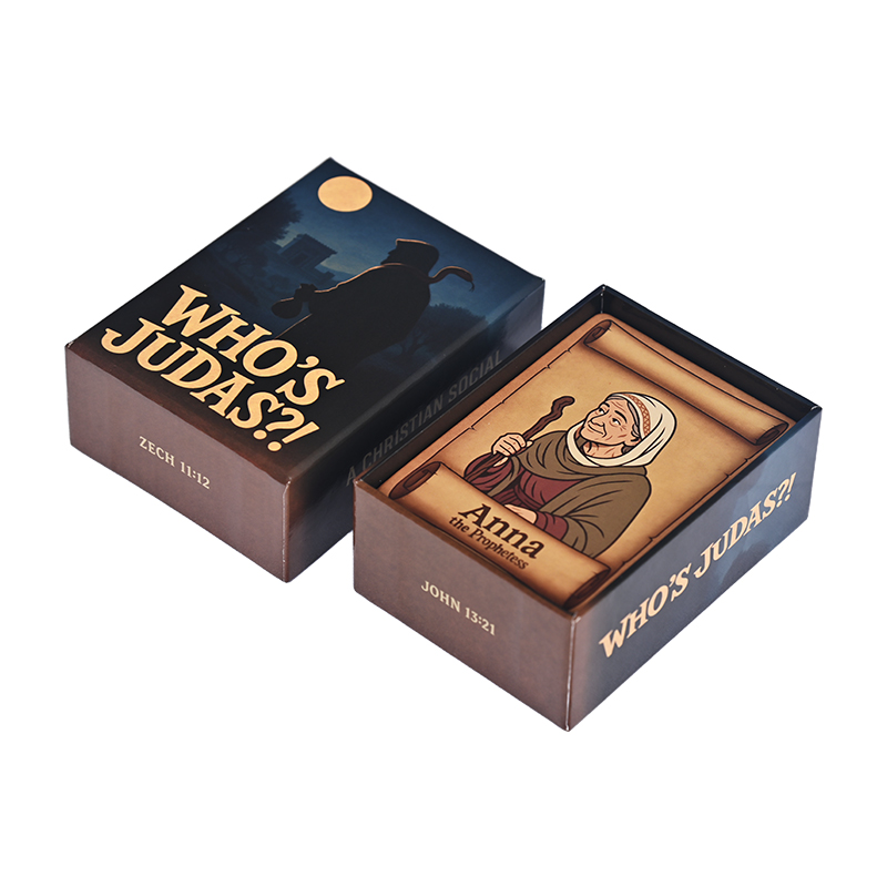 Caja abierta del juego de mesa Judas que revela tarjetas de personajes impresas personalizadas premium