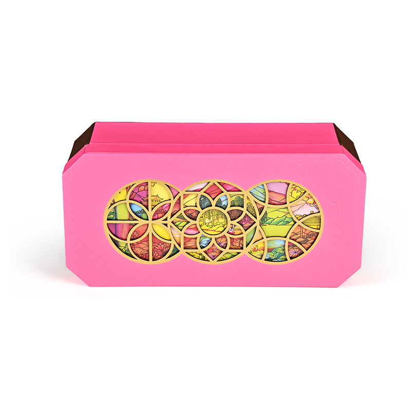 Vorder ansicht der Brothersbox-benutzer definierten rosa Mooncake-Box mit einem komplizierten ausgehöhlten geometrischen Blumen fenster.