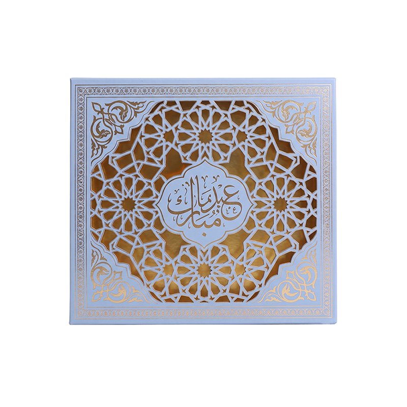 Vista superior da caixa de embalagem de doces personalizados Eid Mubarak com estampa de folha de ouro e design de janela recortada