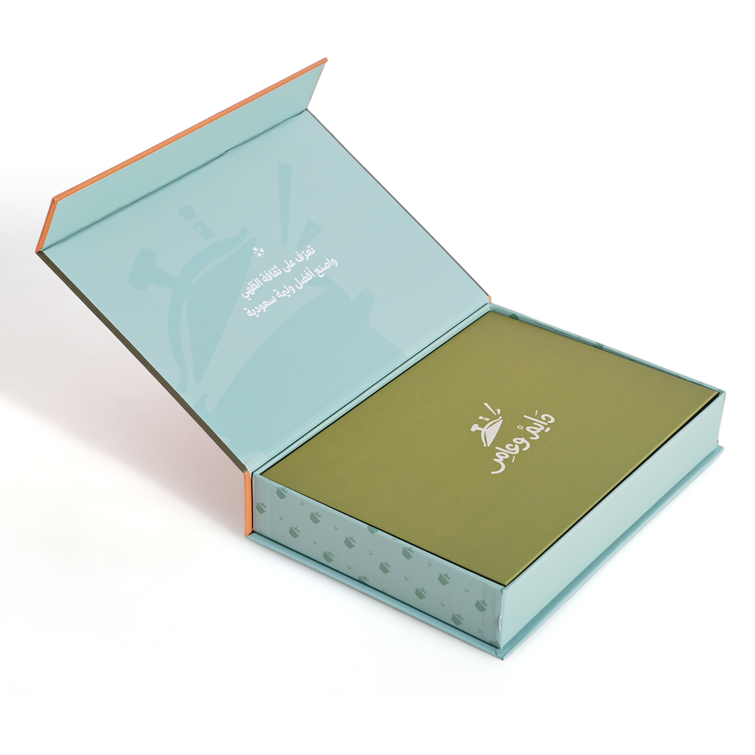 Juego de mesa familiar educativo con cocina tradicional Arabia Saudita y cultura culinaria.