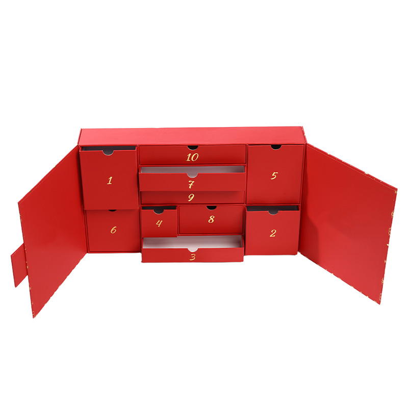 Advents kalender box aus roter Schokolade mit teilweise offenen ausziehbaren Schubladen, die weißes Interieur enthüllen.
