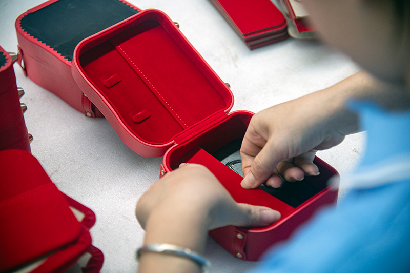 One-stop Custom Leather Jewelry Travel Case Solution