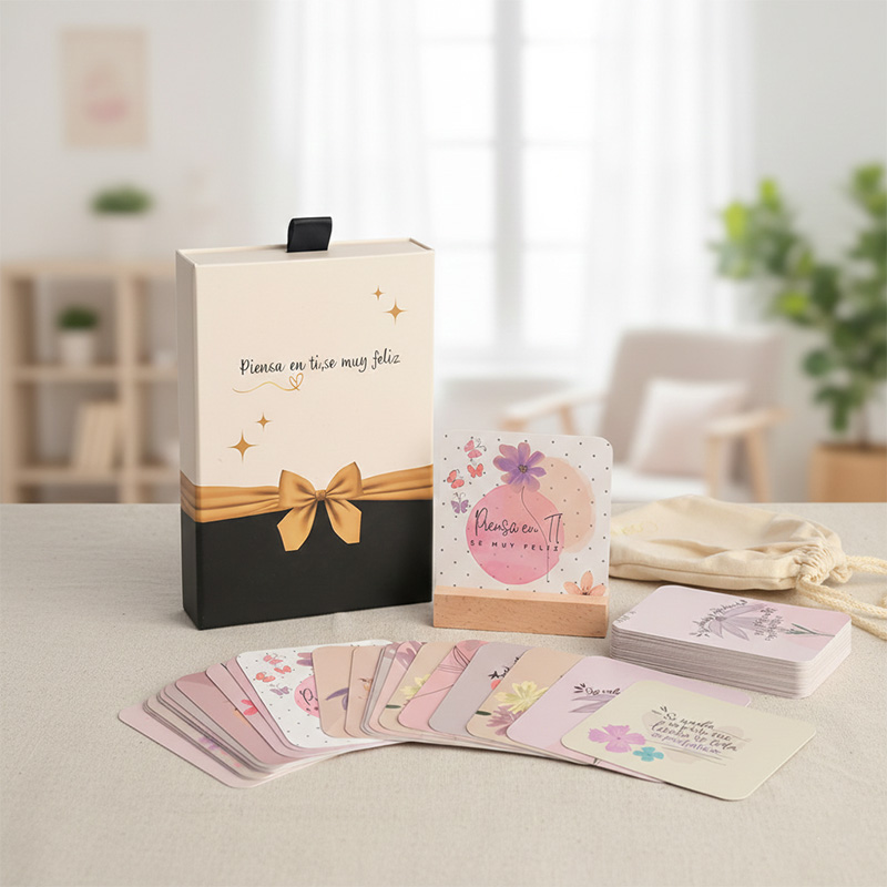 إعداد المكتب الجمالي المنزلي مع بطاقات تأكيد إسبانية كملحق مكتبي.