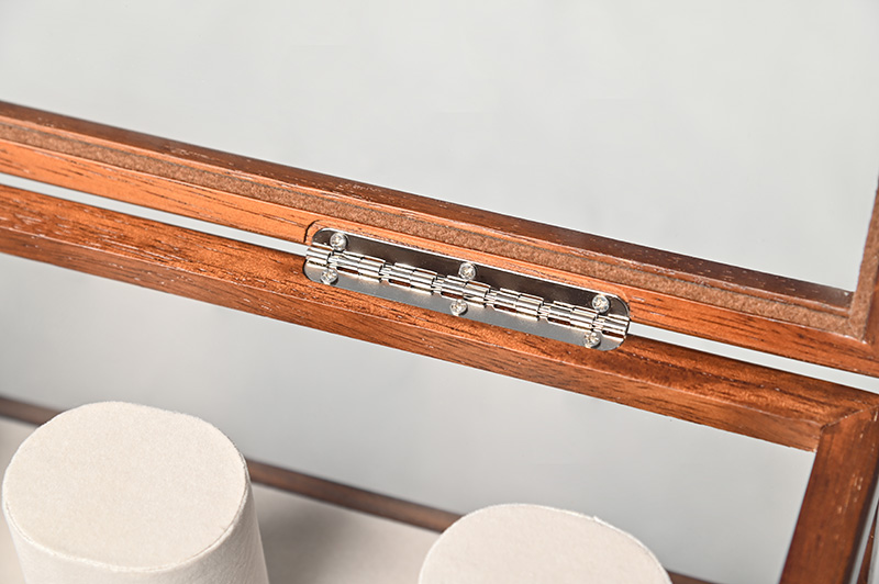 hinges of watch case