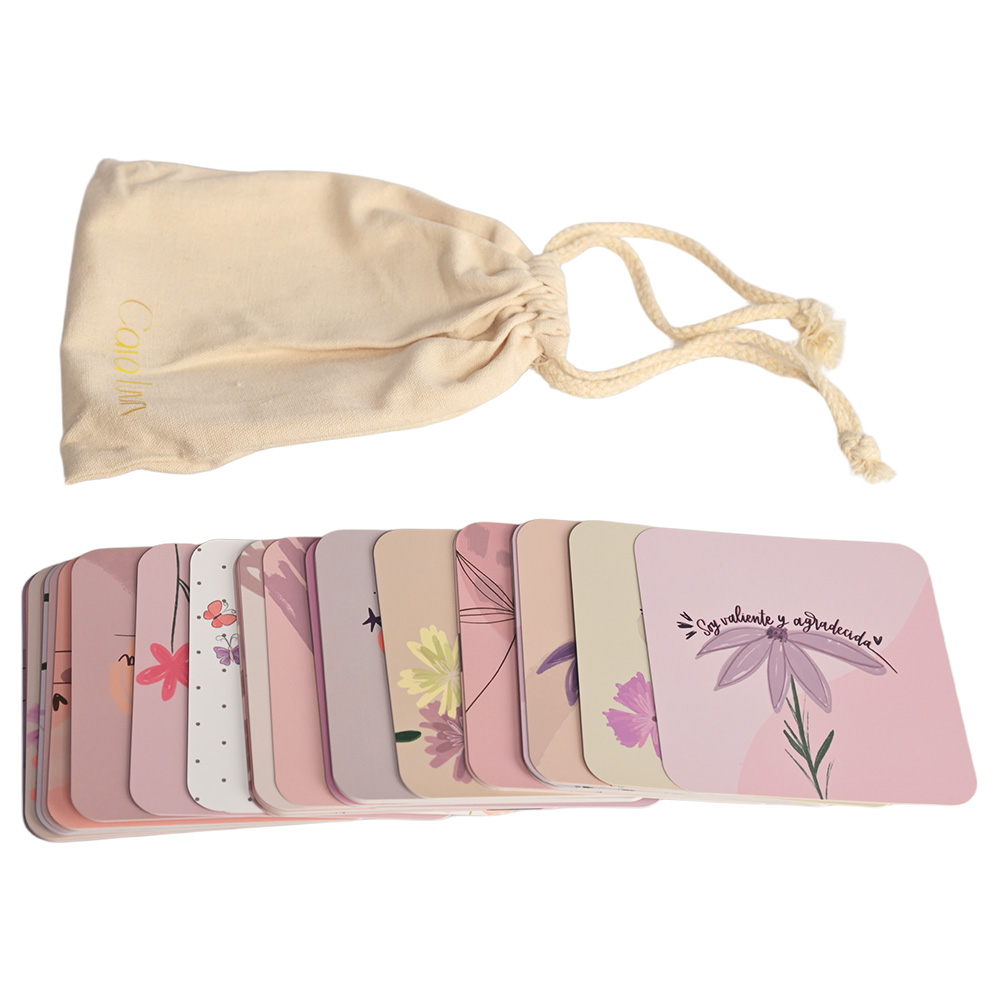 سطح مخصص من بطاقات التفكير اليومية باللغة الإسبانية لهدايا الصحة العقلية والعافية.