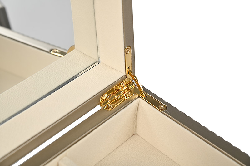 hinges of women's jewelry box wood