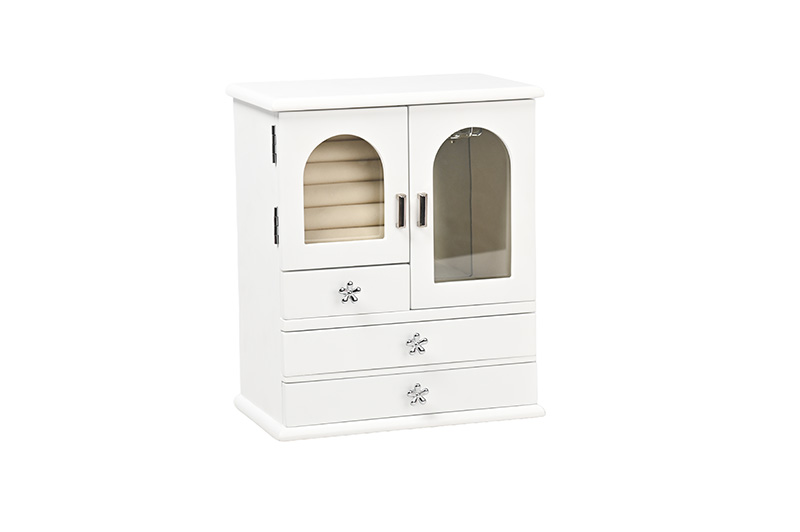 white wooden jewelry box