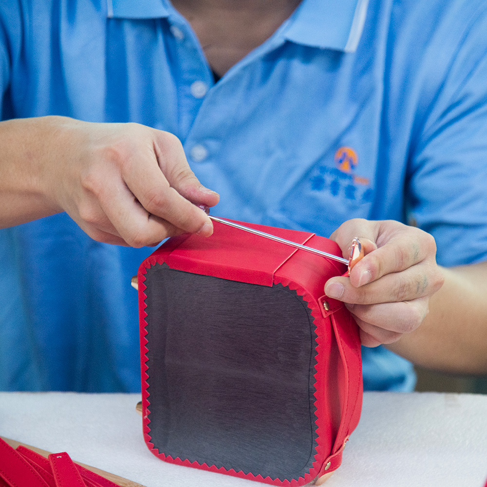 assembling process of leather perfume box