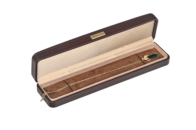 Collier titulaire boîte