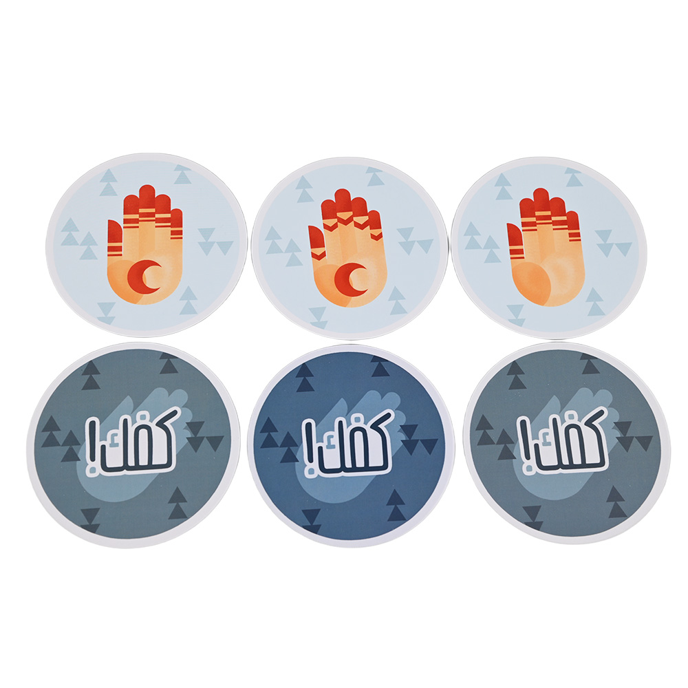 Vue détaillée de motifs de main inspirés du henné sur le jeu de cartes pour pattern matching.