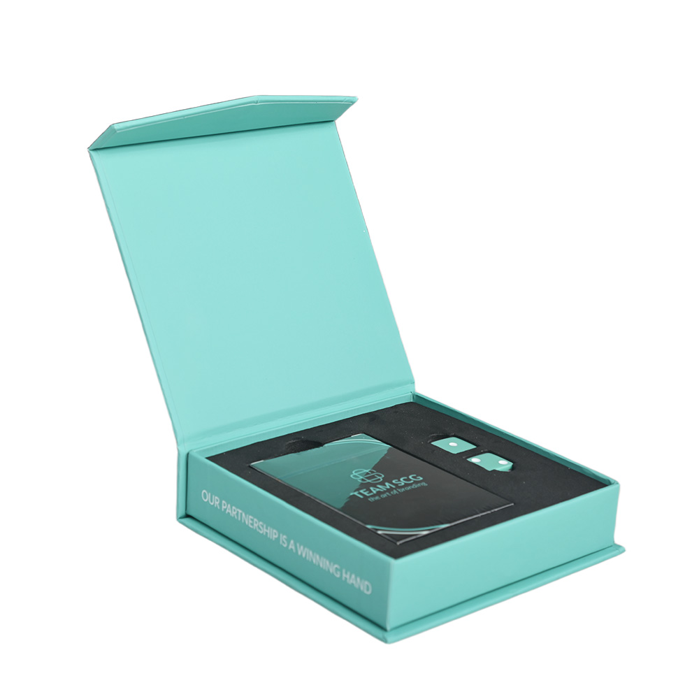 مجموعة بطاقات لعب هدايا الشركات الراقية مع شعار مخصص وملحقات مطابقة.