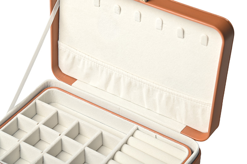 the details of leather jewelry case