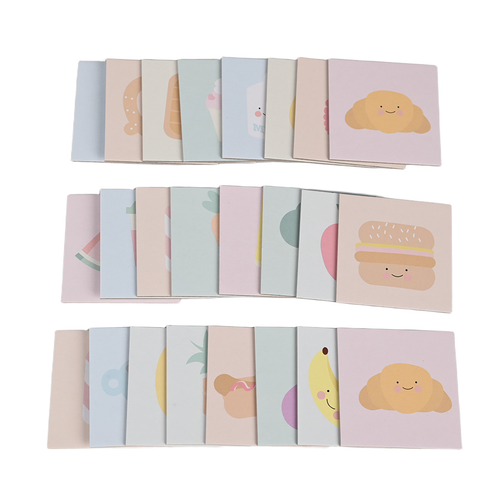 クロワッサン、ドーナツ、バナナをフィーチャーしたミニマリストのパステルカラーのフラッシュカード。