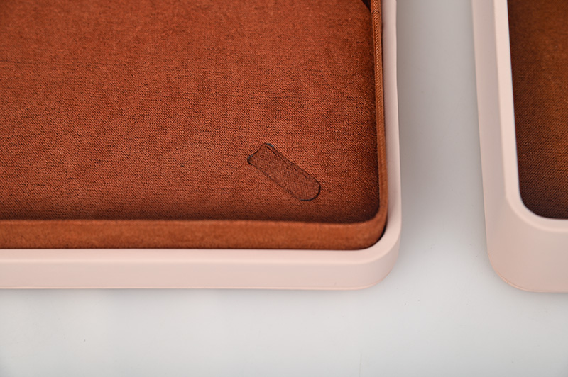 Die Details der Leder-Schmucks cha tulle