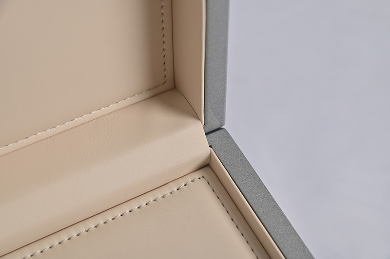 Detail display of the watch box