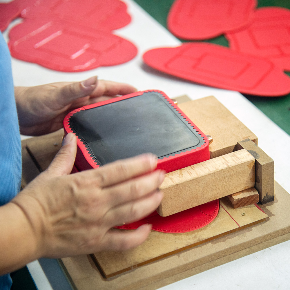 production process of leather wine box