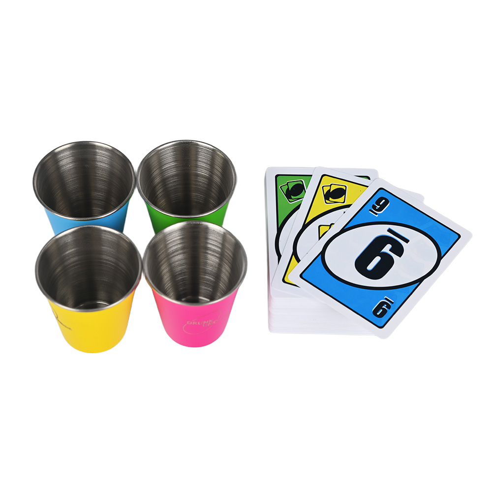 صندوق ألعاب مخصص يوضح 4 نظارات تصوير ملونة مضمنة في المجموعة.