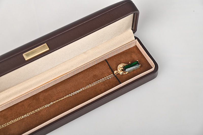 Les détails de la boîte à bijoux en cuir