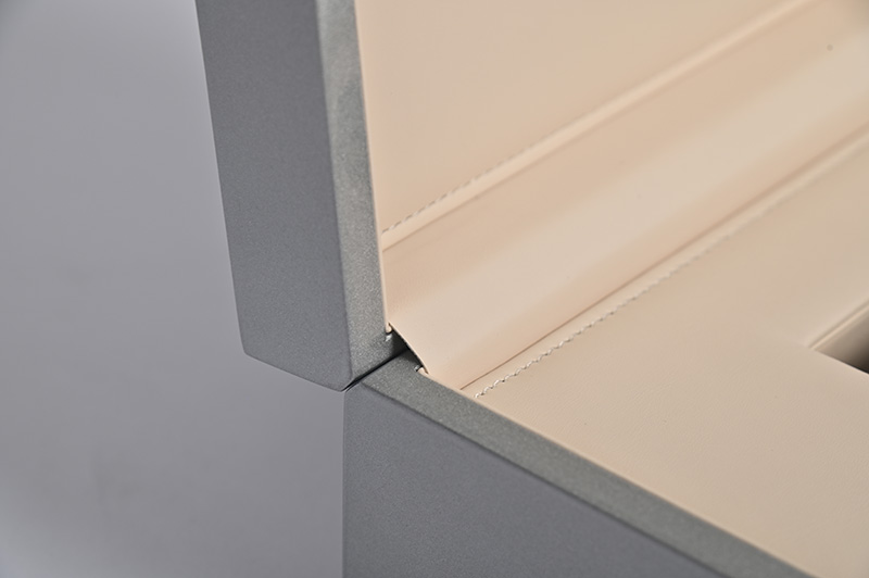 Detail display of the watch box