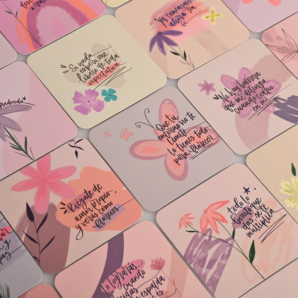 فقدان الطباعة عالية الجودة على البطاقات الإسبانية مع تصاميم الأزهار والخط.