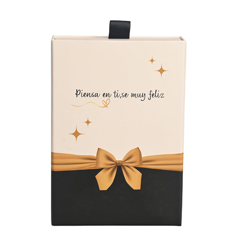 صندوق تعبئة بطاقات أبيض وأسود أنيق مطبوع حسب الطلب بتصميم شريط ذهبي.