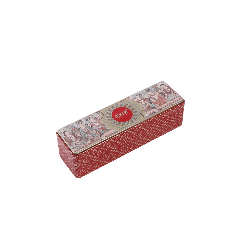 Boîte à thé personnalisée rectangulaire fermée avec des illustrations chinoises complexes et des motifs géométriques rouges.