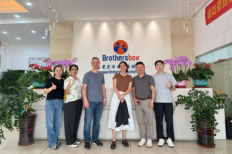 A customer from Canada visited the factory of Brothersbox.