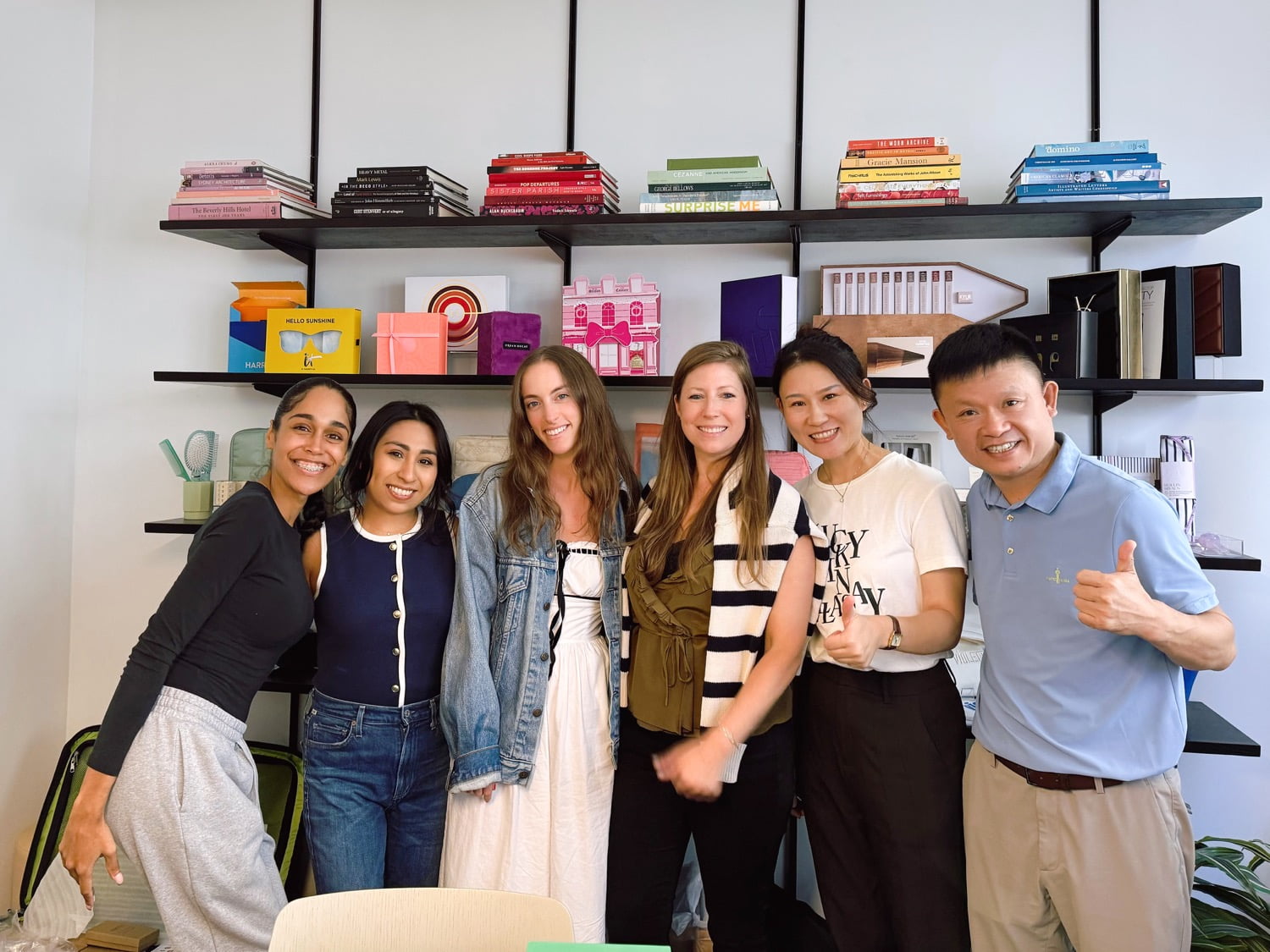 The photo of customers at Brothersbox's China packaging factory