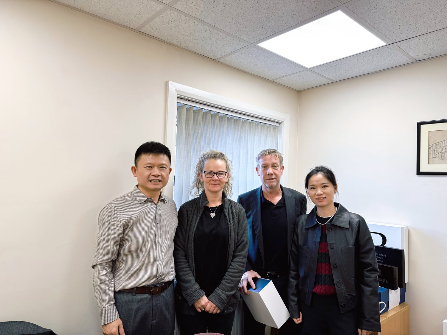 La foto de los clientes visitan la fábrica de envases de China de Brothersbox