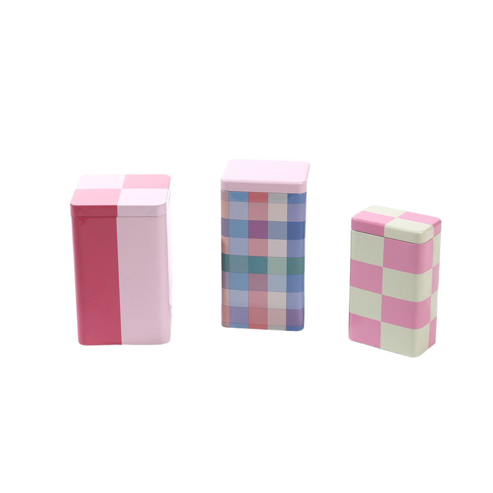 Boîte à thé élégante en étain de couleur pastel avec motifs carrés géométriques.