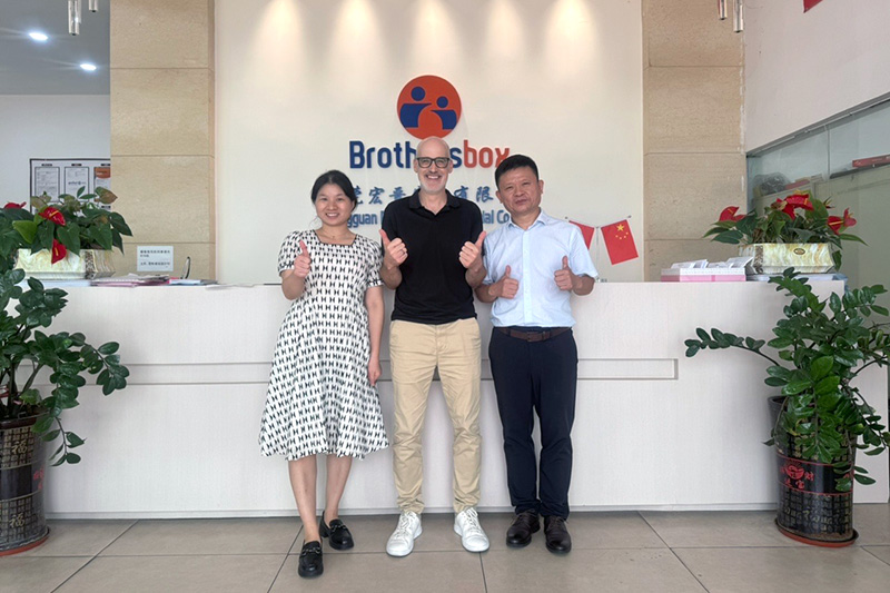 Australian customers visited the factory of Brothersbox.