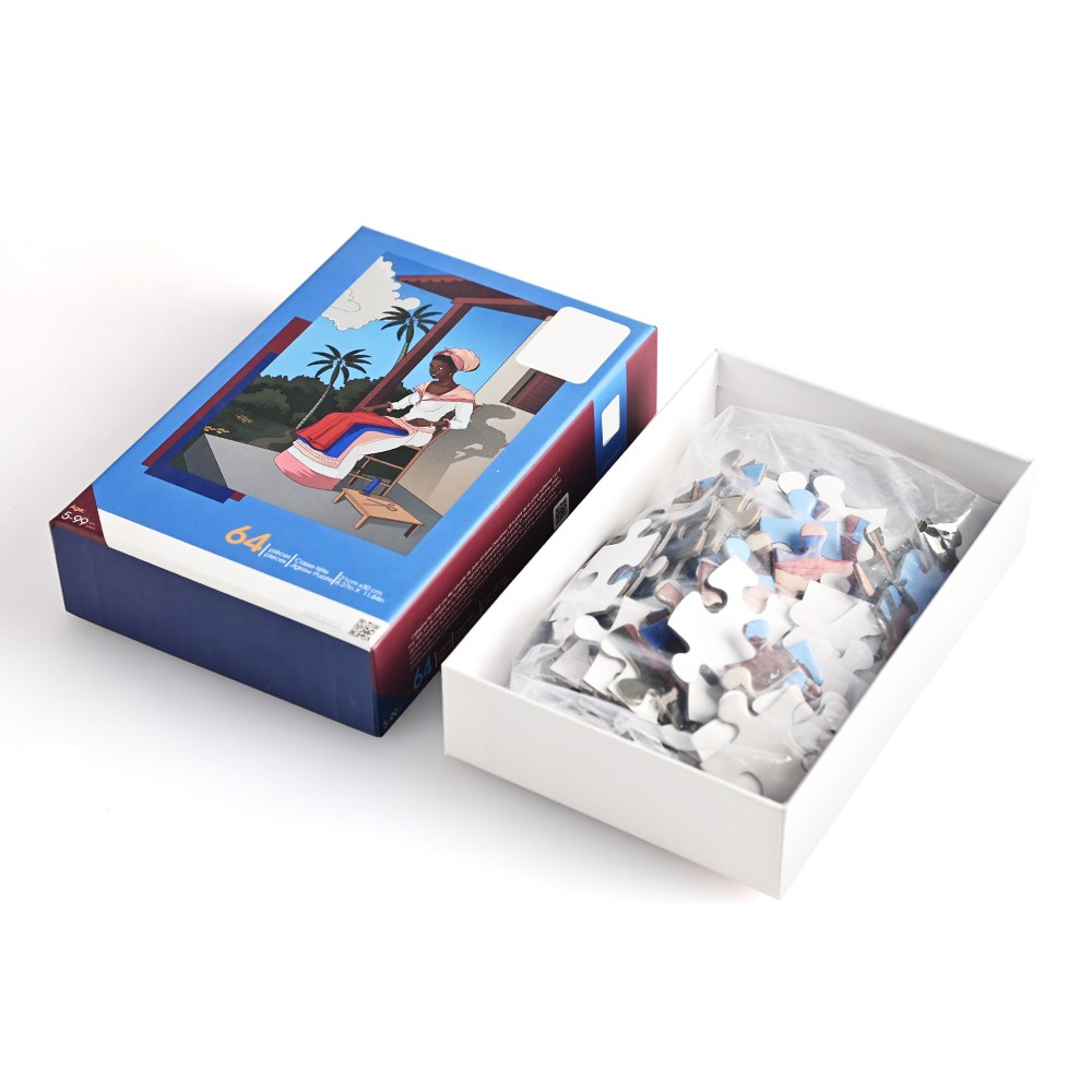 Muestra del servicio de impresión de rompecabezas OEM que muestra la caja abierta y el embalaje interno.