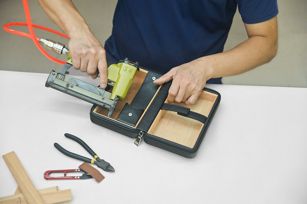 Custom Double-tier Mens Watch Case Factory