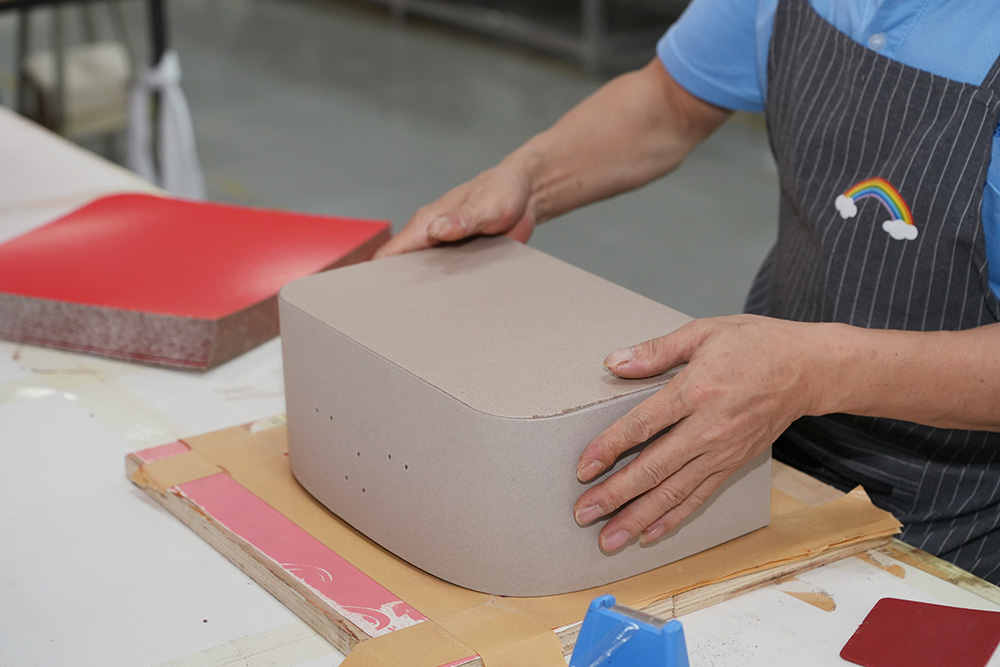 Based on your specific designs, we create physical prototypes to verify the structure, dimensions, and material performance before mass production.
