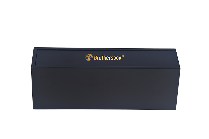Boîte à thé extérieure bicolore en bois avec plaque logo métallique Brothersbox dorée