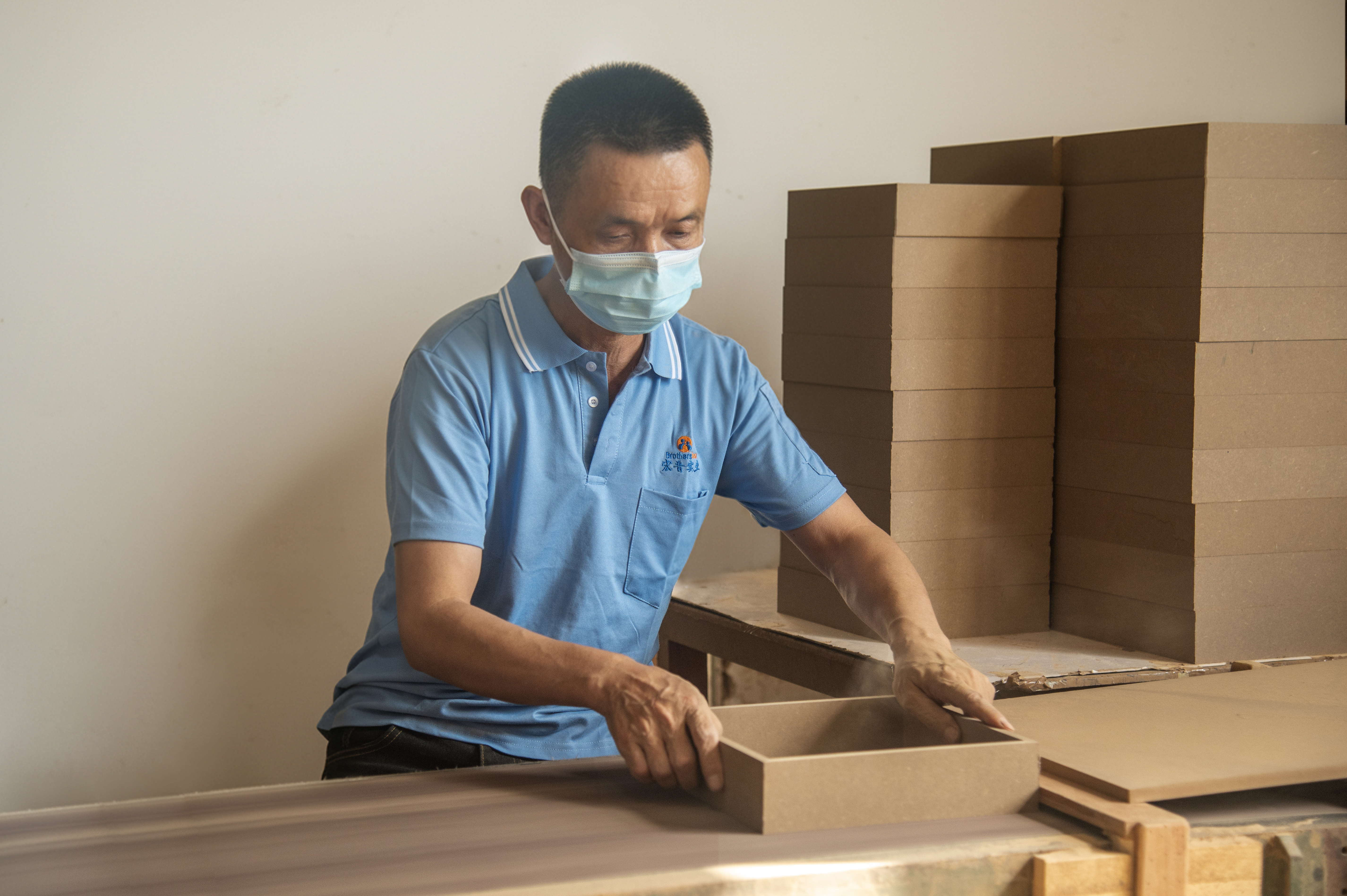 precision forming process of luxury gift box