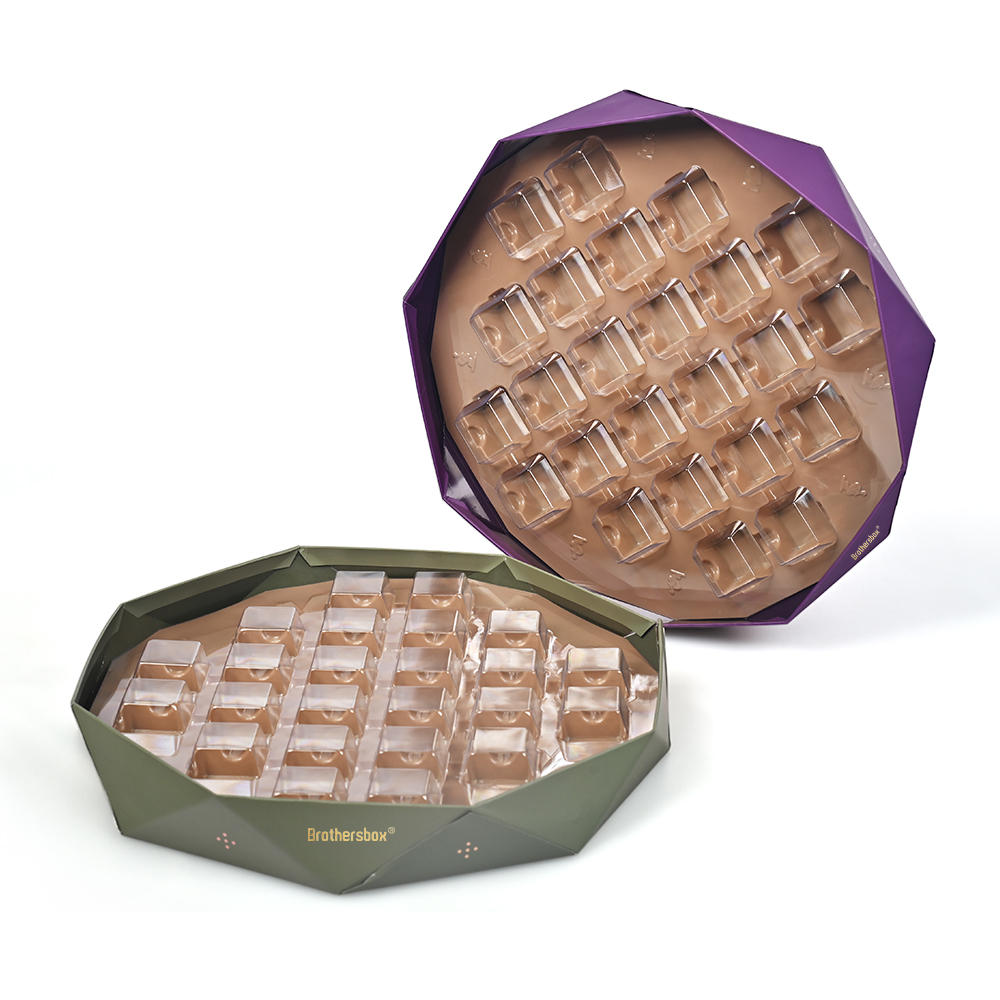 Boîtes d'emballage de chocolat créatives avec des inserts de plateau blister en plastique transparent.