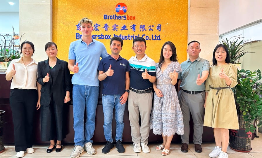 The photo of customers at Brothersbox's China packaging factory