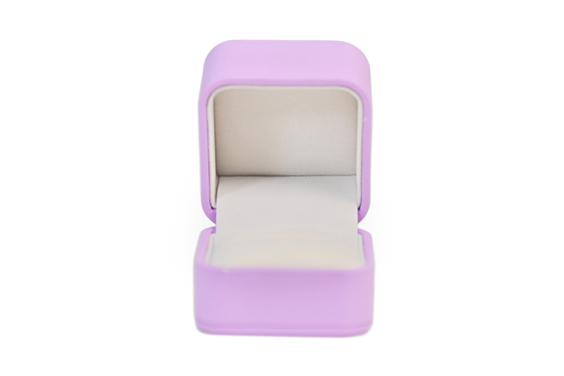 Caja de anillo de cuero