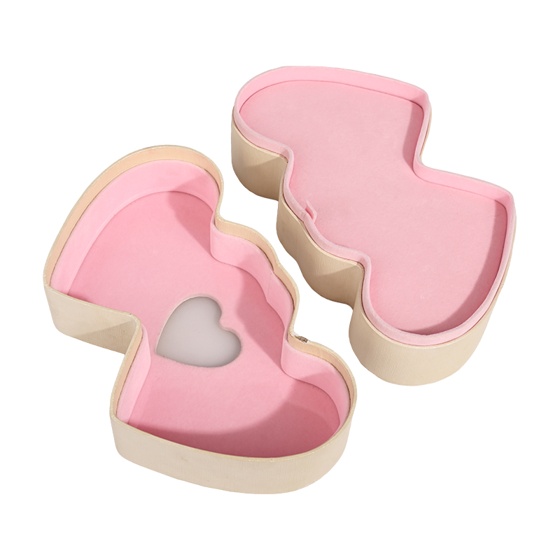 Tapa separada y base de la caja de papel superpuesta en forma de doble corazón.