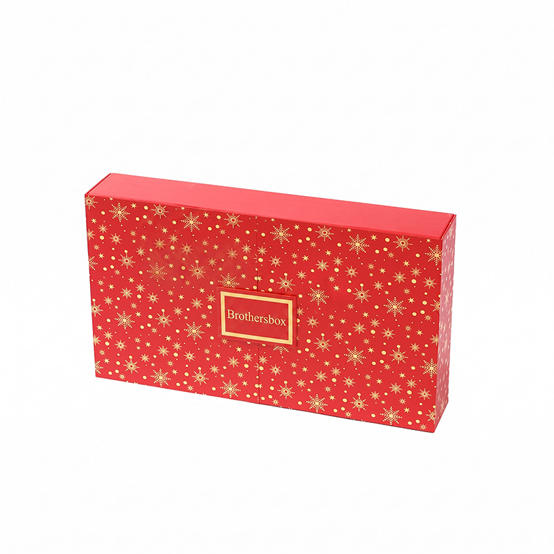 Geschlossene rote Doppeltür-Advents kalender box mit goldenen Schneeflocke mustern.