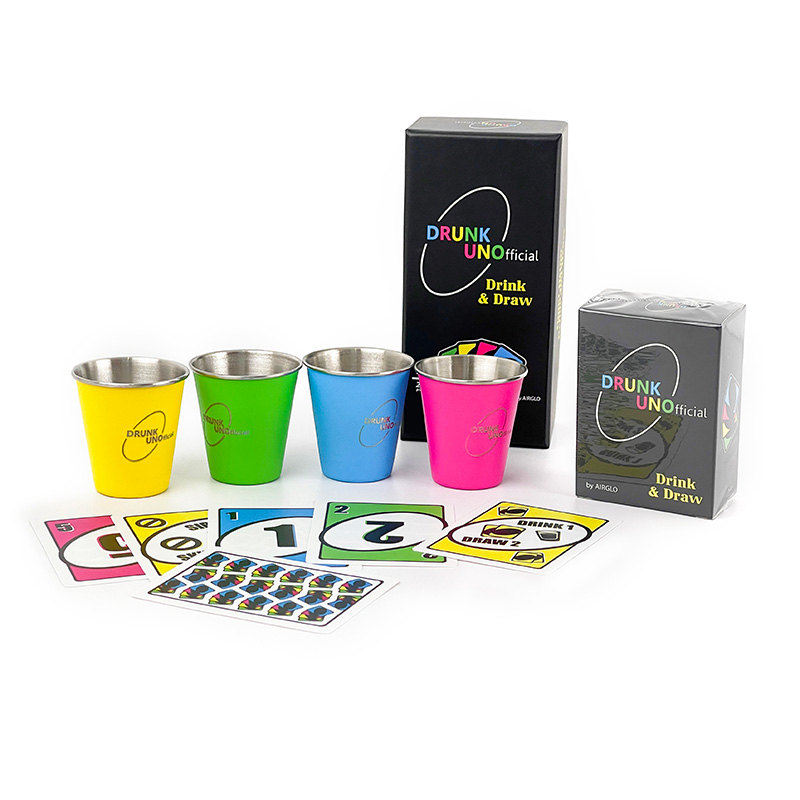 Juego de bebida para adultos con gafas de chupito de acero inoxidable de colores y tarjetas personalizadas.