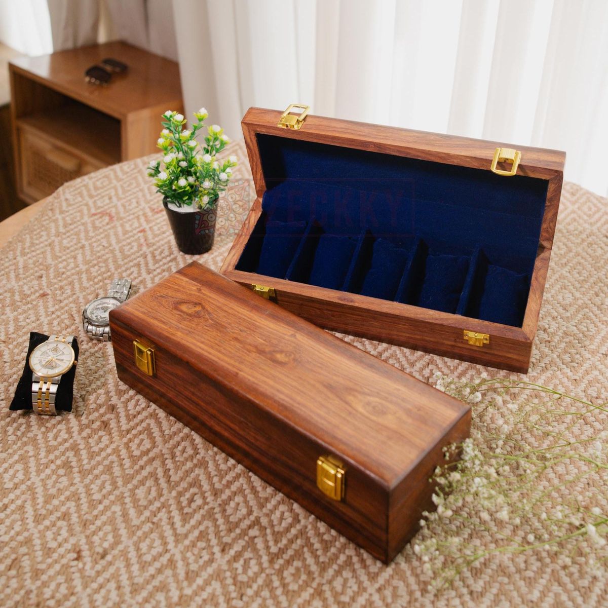 Discover these exquisite wooden watch boxes, perfect for organizing and showcasing your timepiece collection. Crafted from high - quality wood with a polished finish, they feature sturdy brass clasps 