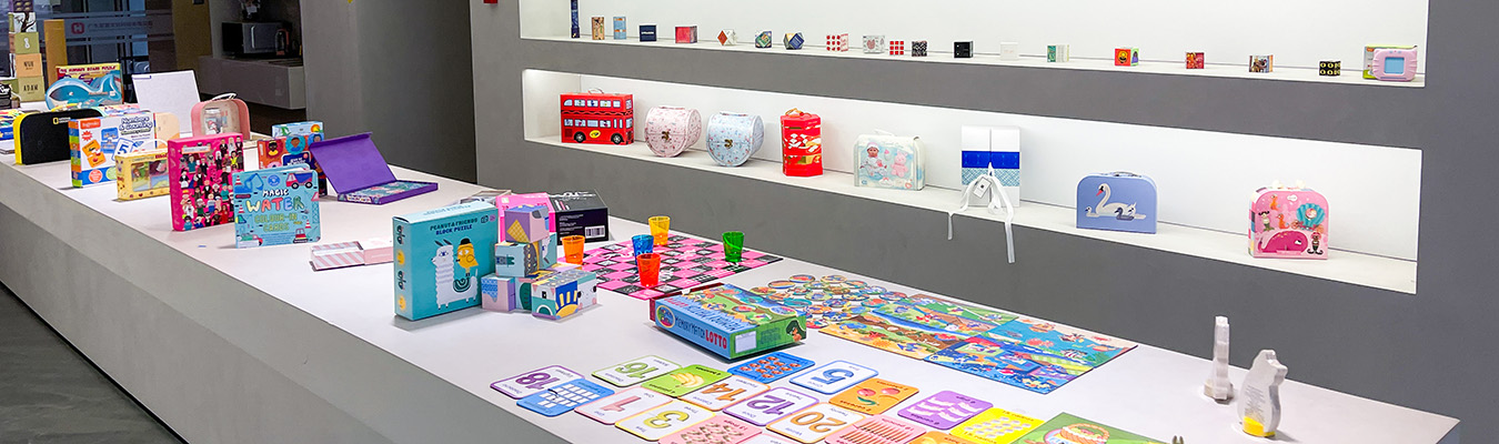 Welcome to Brothersbox, your one-stop factory for high-quality custom jigsaw puzzles, card games, and board games. Whether you are designing educational sets for children or complex strategy games for adults, we provide end-to-end manufacturing solutions. From eco-friendly materials to premium finishes, we specialize in bulk production tailored to your unique specifications. Let's bring your creative vision to life with professional craftsmanship and global shipping.